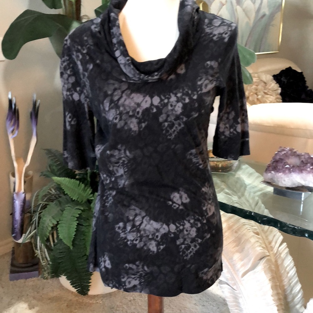 SZ S CHAUS TOP BLACK.  NWOT